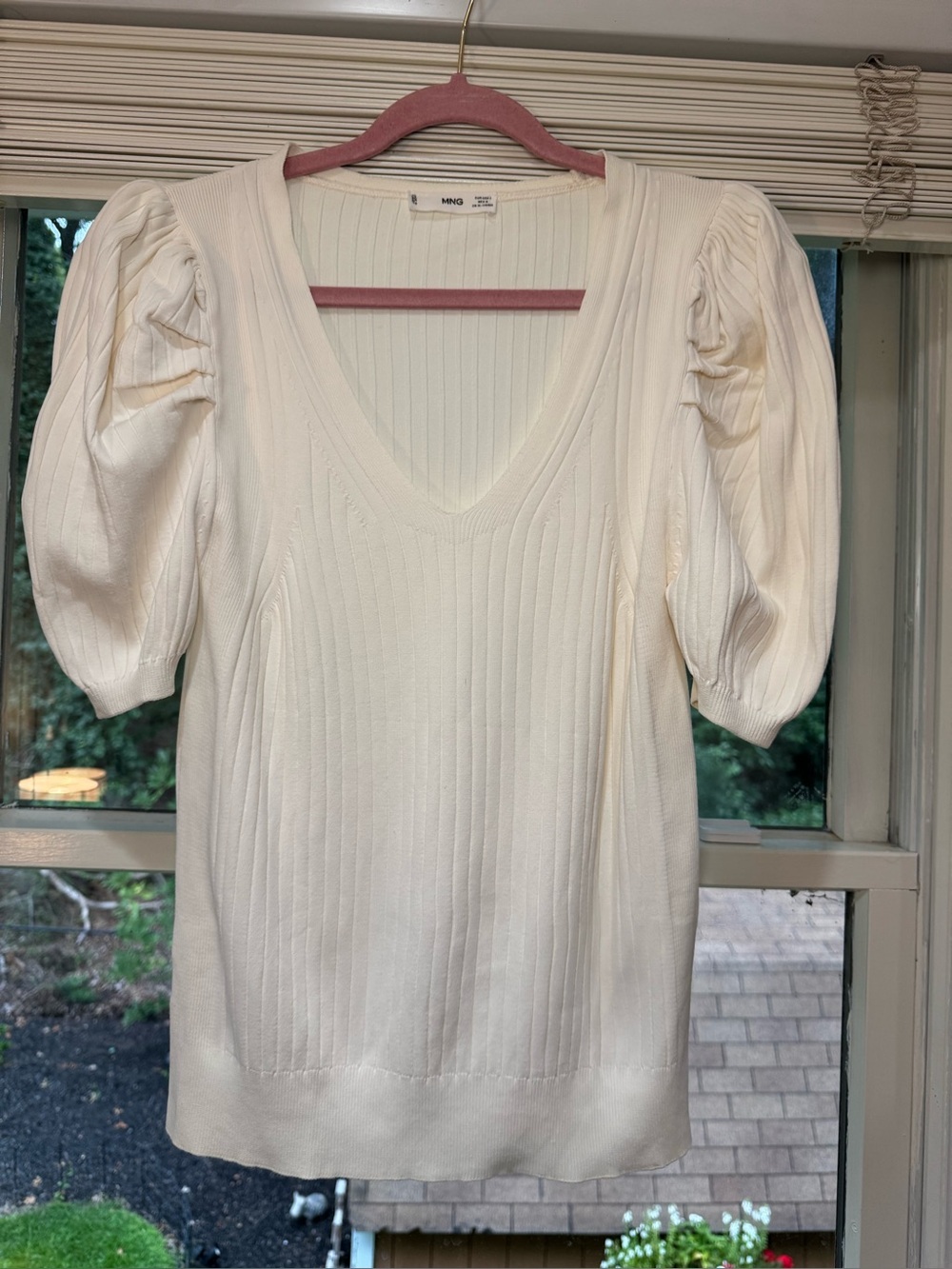 Mango Cream Ribbed V-Neck Puff-Sleeve Top